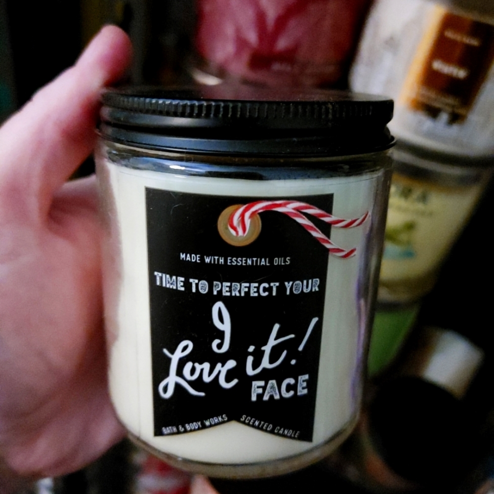 'I love it! Face' candle